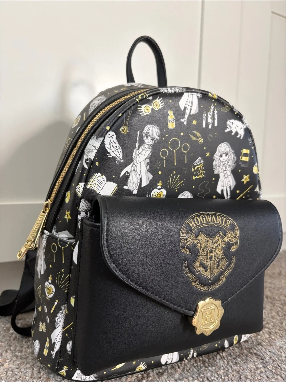 Loungefly Harry Potter Hogwarts Letter Quidditch Mini Backpack Black Gold